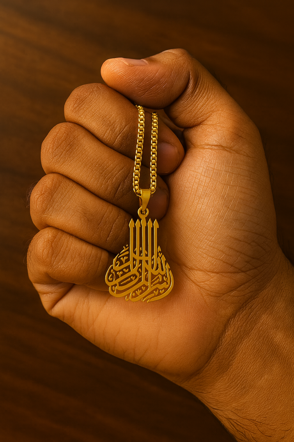 قلادة بالخط العربي | مجوهرات إسلامية أنيقة، المملكة العربية السعودية